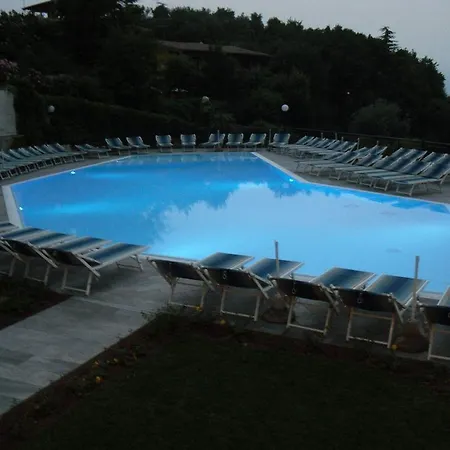 贝尔韦代雷酒店 3* 马内尔巴